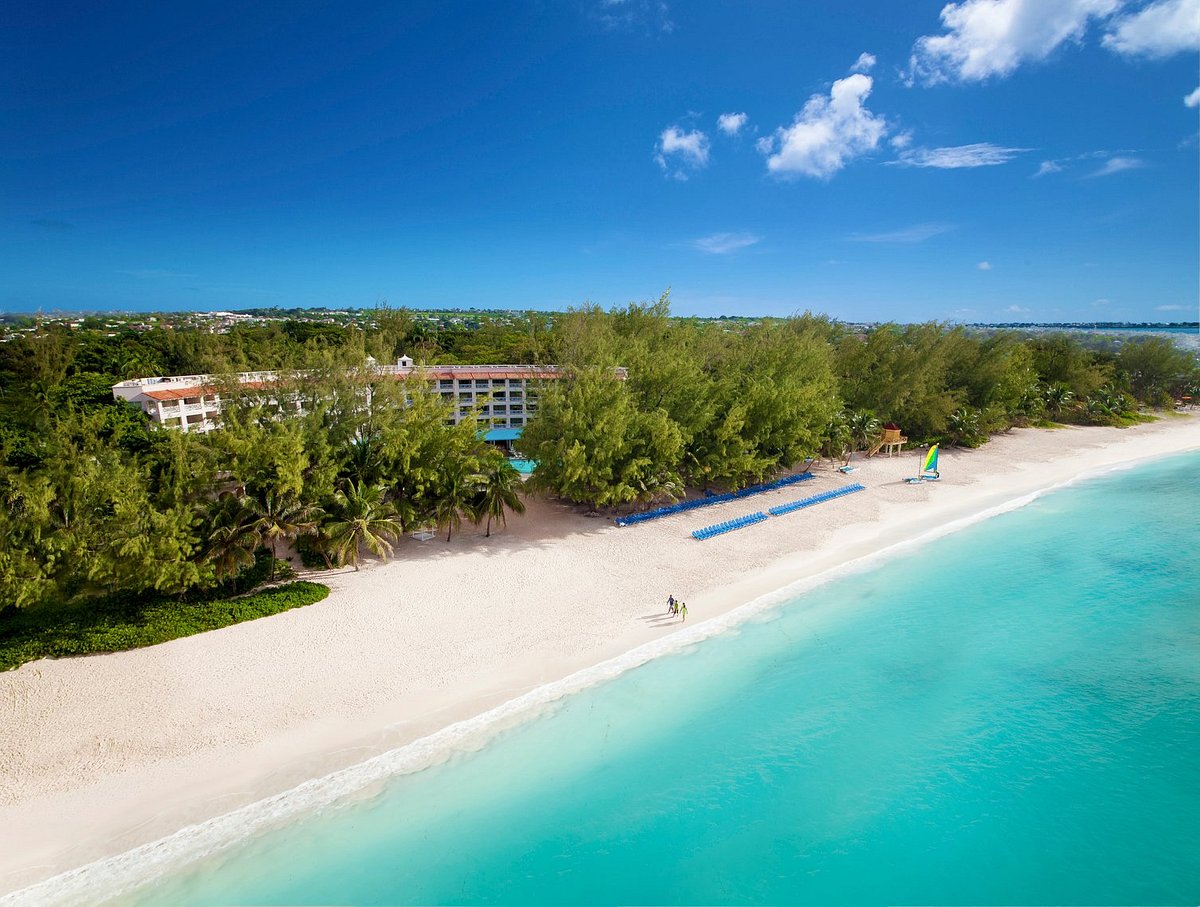 praia paradisiaca com hotel